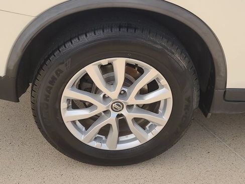 Used 2020 Nissan Rogue SV FWD image 6