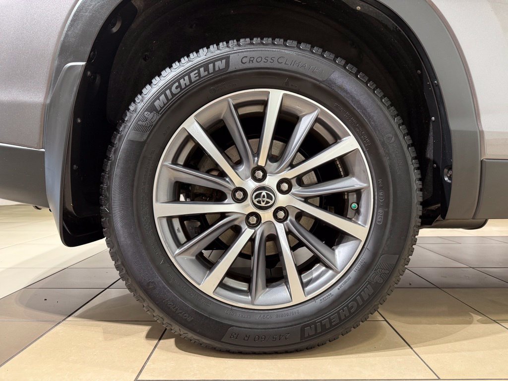 Used 2019 Toyota Highlander XLE AWD/4WD image 9