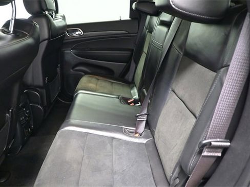 Used 2022 Jeep Grand Cherokee Laredo X image 11