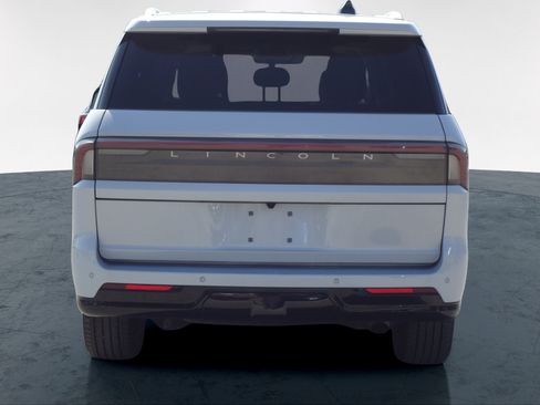 Used 2025 Lincoln Navigator L Reserve AWD/4WD image 4
