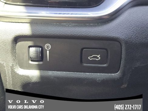 Used 2020 Volvo V60 T5 Cross Country image 21