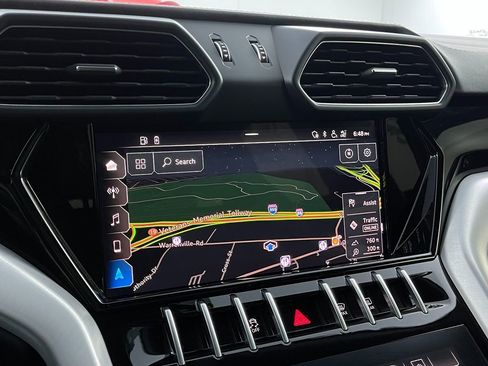 Used 2021 Lamborghini Urus image 24