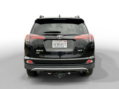 Used 2018 Toyota RAV4 XLE image 4