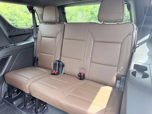 Used 2025 Chevrolet Tahoe High Country AWD/4WD image 18