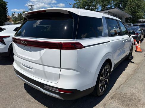 Used 2024 Kia Carnival EX FWD image 6