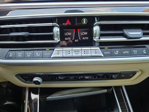 Used 2021 BMW X7 xDrive40i w/ Premium Package AWD/4WD image 28