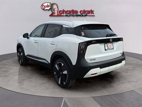 Used 2025 Nissan Kicks SR image 3