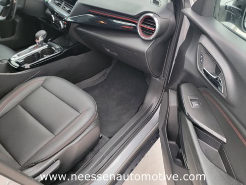 Used 2025 Chevrolet Trax RS image 9