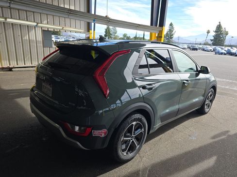 Used 2023 Kia Niro EX FWD image 2
