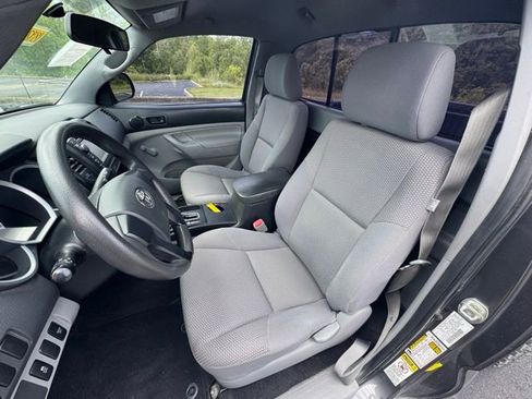 Used 2013 Toyota Tacoma 4x4 Regular Cab image 9