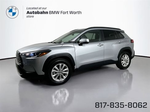 Used 2024 Toyota Corolla Cross LE image 1