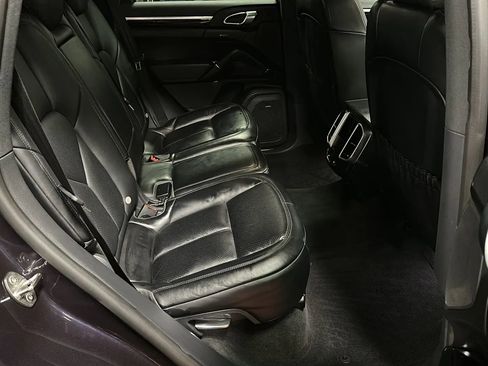 Used 2018 Porsche Cayenne Platinum Edition image 15