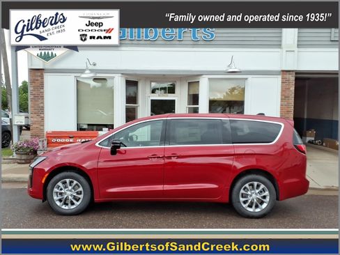 New 2027 Chrysler Pacifica Select w/ Family Tech Group AWD/4WD image 1