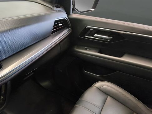 Used 2026 Chevrolet Suburban RST w/ RST Capability Package AWD/4WD image 23
