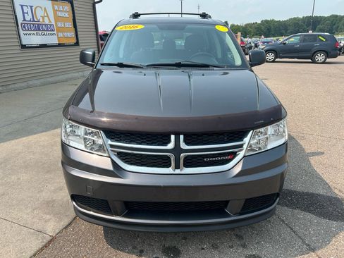 Used 2016 Dodge Journey SE w/ MOPAR All-Weather Group FWD image 2