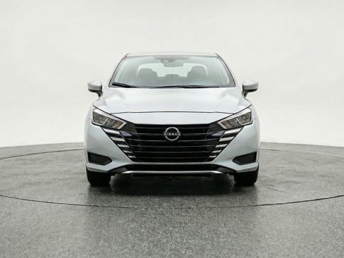 Used 2025 Nissan Versa SV image 2