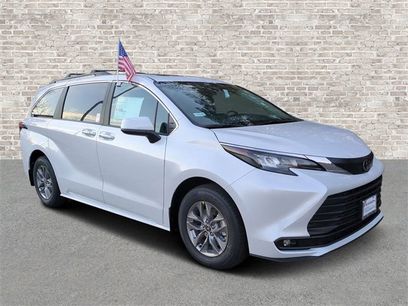 New 2026 Toyota Sienna XLE