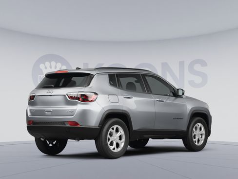 Used 2024 Jeep Compass Limited w/ Sun and Sound Group AWD/4WD image 4