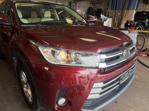 Used 2017 Toyota Highlander Limited AWD/4WD image 28