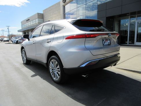 Used 2024 Toyota Venza XLE image 5