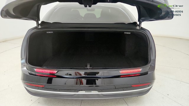 Used 2024 Lucid Air Pure RWD image 30