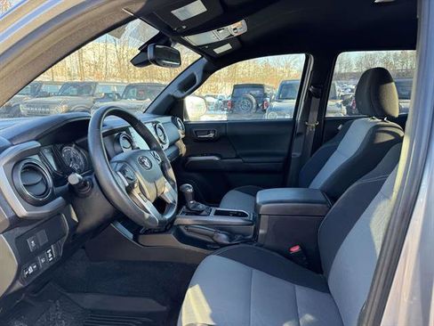 Used 2021 Toyota Tacoma TRD Sport AWD/4WD image 32