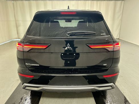 New 2025 Mitsubishi Outlander SE image 9