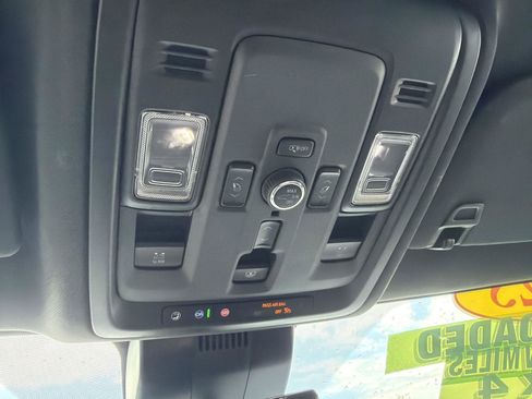 Used 2025 Chevrolet Tahoe High Country AWD/4WD image 14