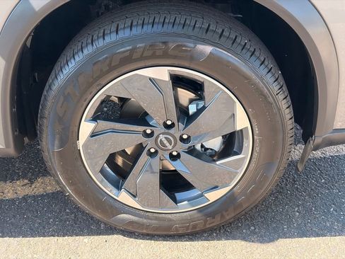 Certified 2025 Nissan Rogue SV FWD image 10