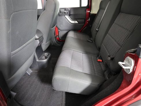 Used 2011 Jeep Wrangler Unlimited Rubicon AWD/4WD image 17