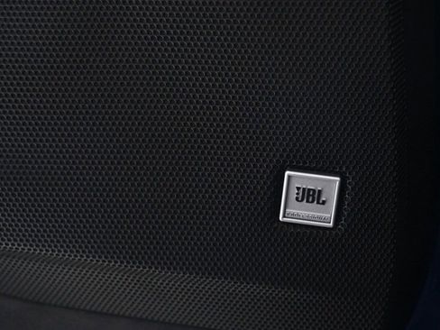 Used 2022 Ferrari SF90 Spider image 21