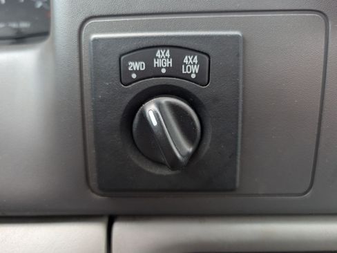 Used 1999 Ford F250 XL AWD/4WD image 17