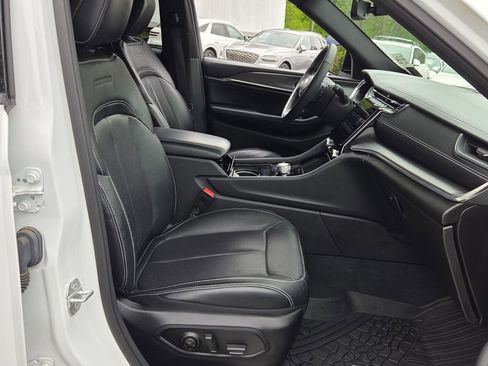 Used 2023 Jeep Grand Cherokee Overland image 15