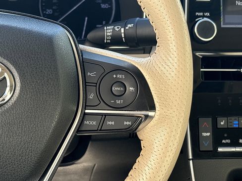 Used 2020 Toyota Avalon Limited image 20