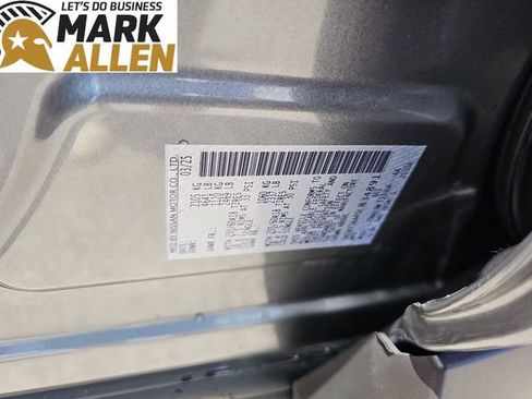 Used 2025 Nissan Rogue SV FWD image 33