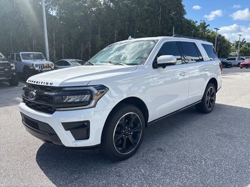 Used 2023 Ford Expedition Limited image 5