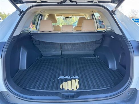 Used 2021 Toyota RAV4 XLE w/ Convenience Package image 10