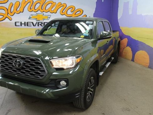 Used 2021 Toyota Tacoma TRD Off-Road AWD/4WD image 4