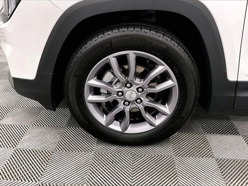 Used 2023 GMC Terrain SLT w/ Tech Package image 9