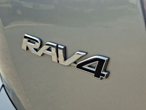 Used 2017 Toyota RAV4 XLE w/ Plus Special Value Package AWD/4WD image 36