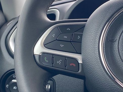 Used 2021 Jeep Renegade Latitude w/ Luxury Group I image 9