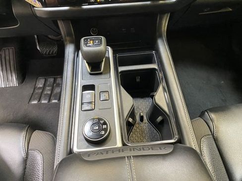 Used 2024 Nissan Pathfinder SL AWD/4WD image 45