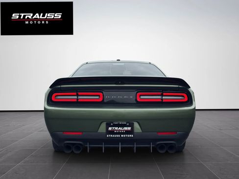 Used 2018 Dodge Challenger SXT RWD image 8
