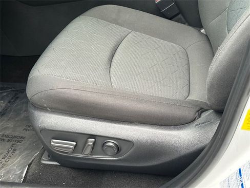 Used 2022 Toyota RAV4 XLE image 20