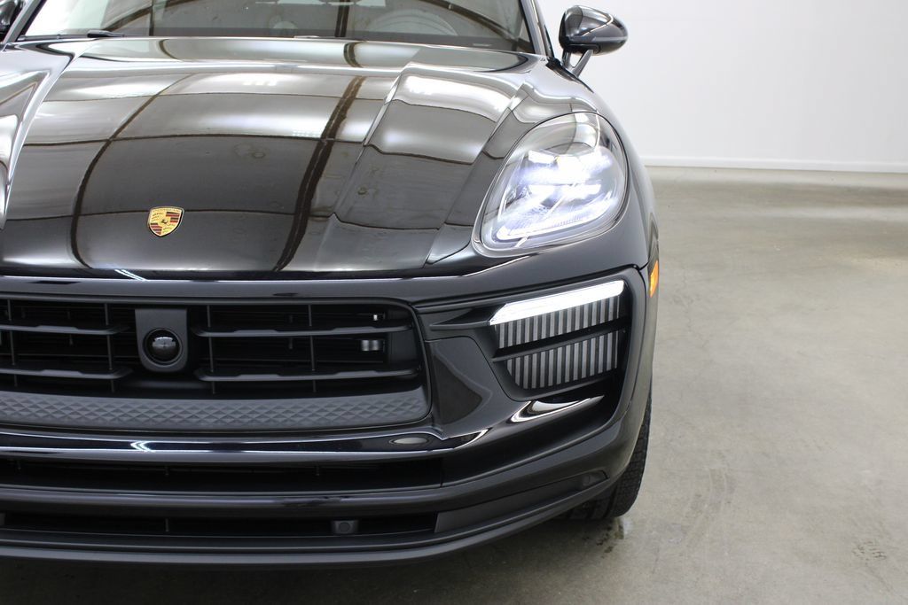 Used 2025 Porsche Macan S AWD/4WD image 12