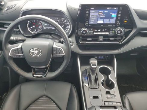Used 2022 Toyota Highlander XSE image 18
