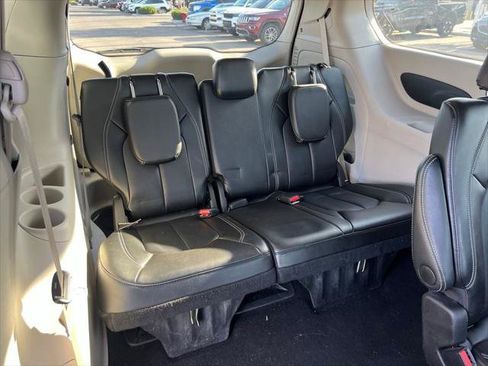 Certified 2024 Chrysler Pacifica Touring-L FWD image 20