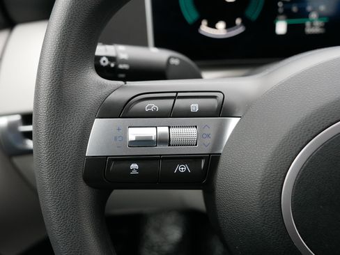 Certified 2025 Hyundai Tucson SE image 31