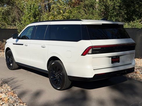 New 2025 Lincoln Navigator L Reserve w/ Jet Appearance Package image 3