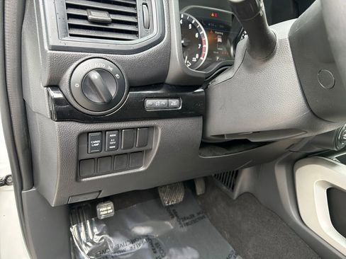 Used 2024 Nissan Titan SV w/ SV Convenience Package image 20